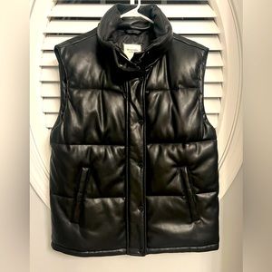 ABERCROMBIE AND FITCH black vegan leather puffer vest MEN’S medium